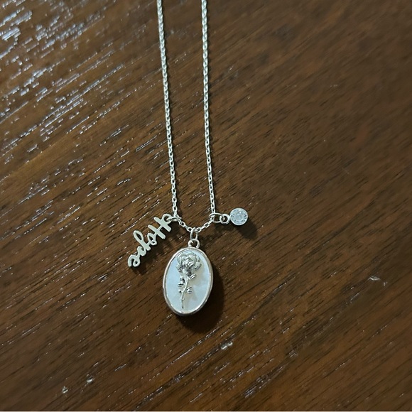 ! Hope Necklace, silver tone, New.
Pretty & Dainty, Breast Cancer - Picture 3 of 7